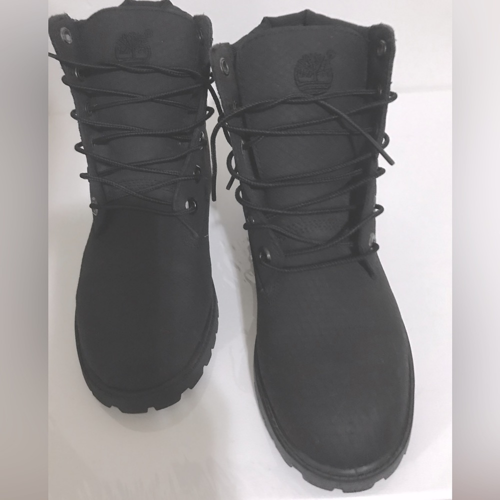Teens or women’s honeycomb black timberlands size 7\ to 8
